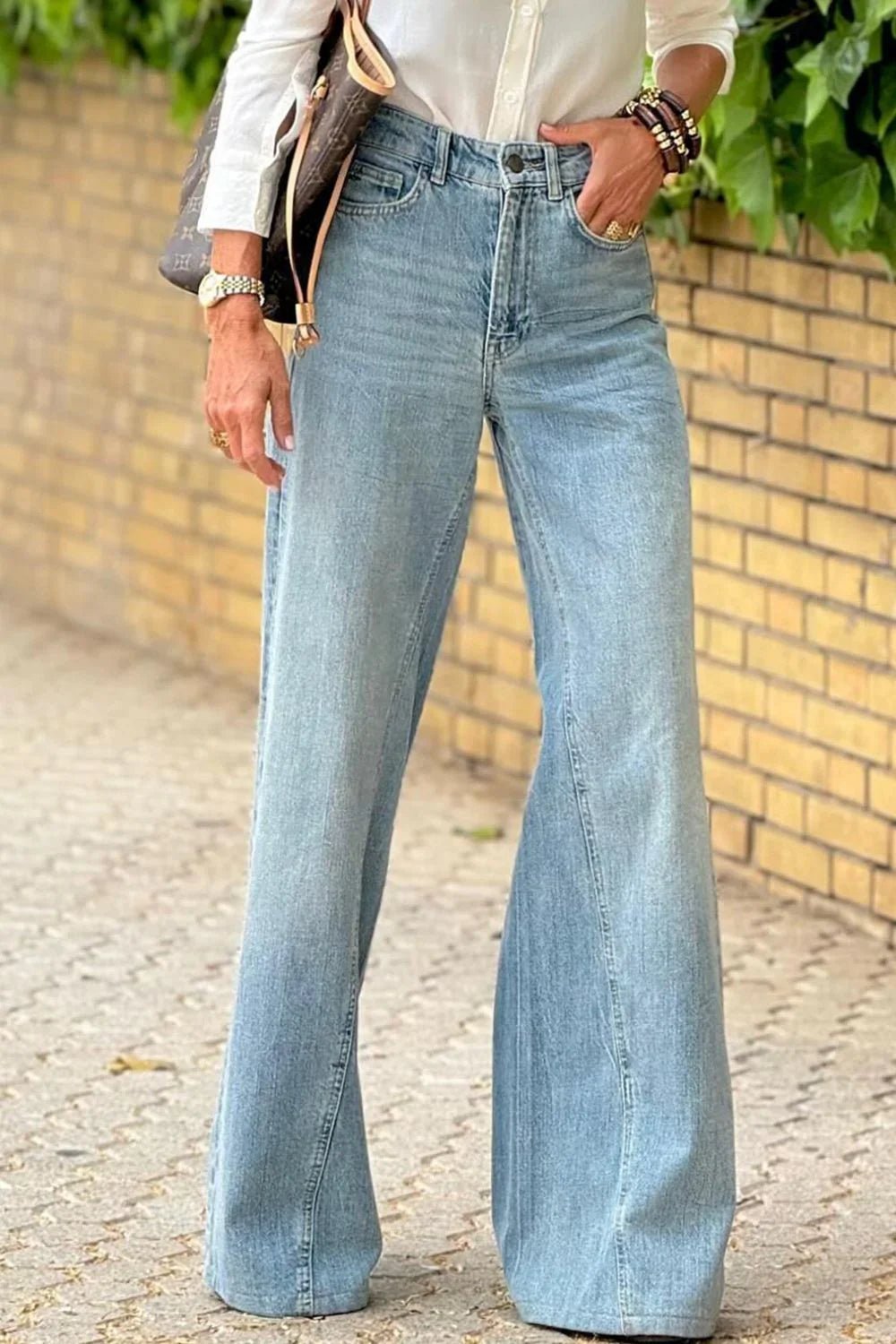 Wide Leg Jeans with Pockets - Comfort & Style